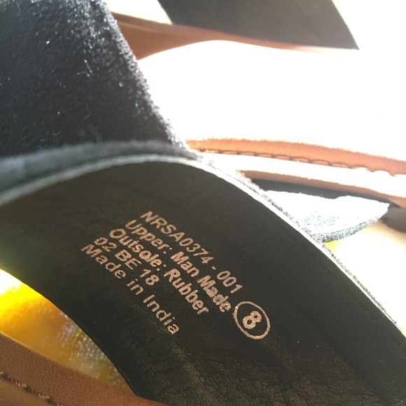 Sandals - Picture 2 of 4